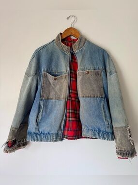 Vintage 80’s distressed light denim bomber size large